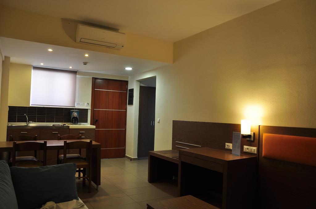 إياليسوس Sea Melody Beach Hotel Apartments الغرفة الصورة